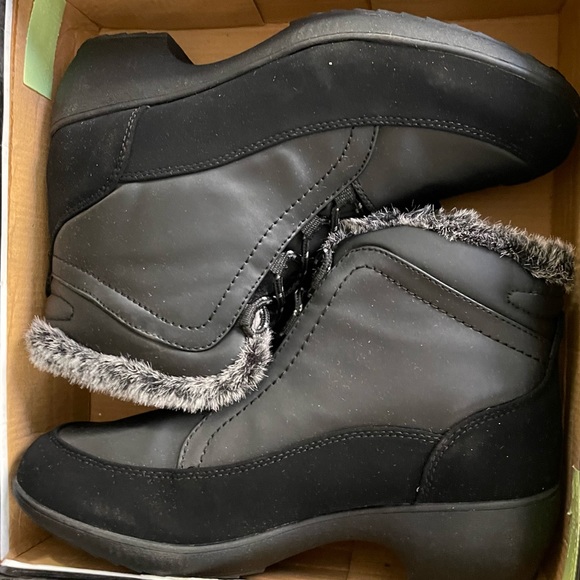 Brand new Womens Weather Proof winter boots - Picture 4 of 8